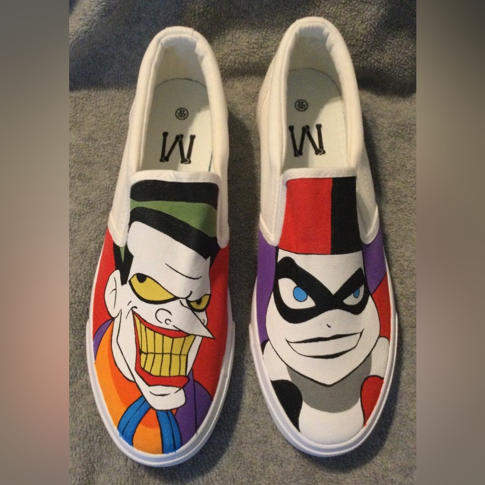 Hand Painted Mens White Lowtop Joker and Harley Quinn Like New